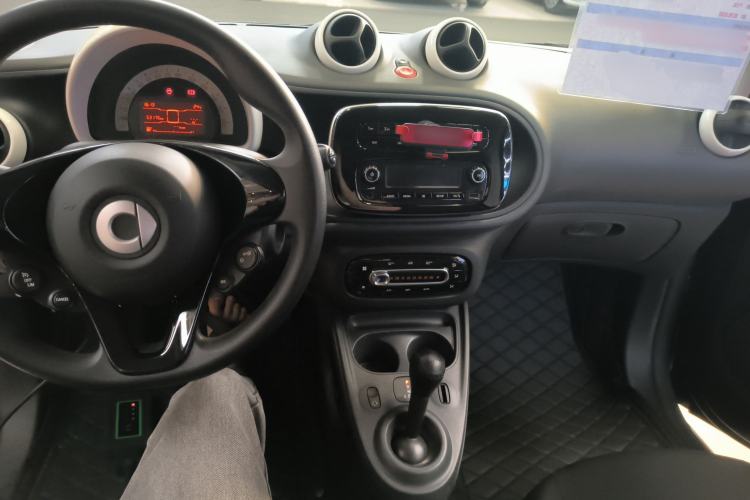 Used smart fortwo 2015 1.0L 52 kW hardtop Dynamic version
