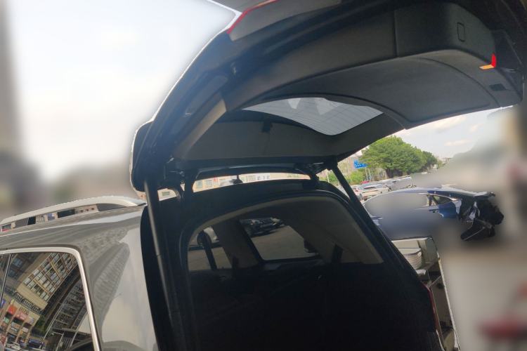 Used Mercedes-Benz GLS  Trunk