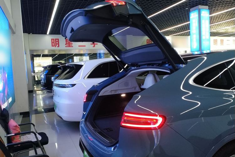 Used Hima Luxeed R7 2024 All-Electric 736 km Ultra
