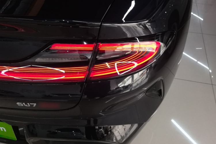 Used Xiaomi Auto SU7 2024 Four-Wheel Drive Ultra-Long Range Advanced Intelligent Driving Max Edition
