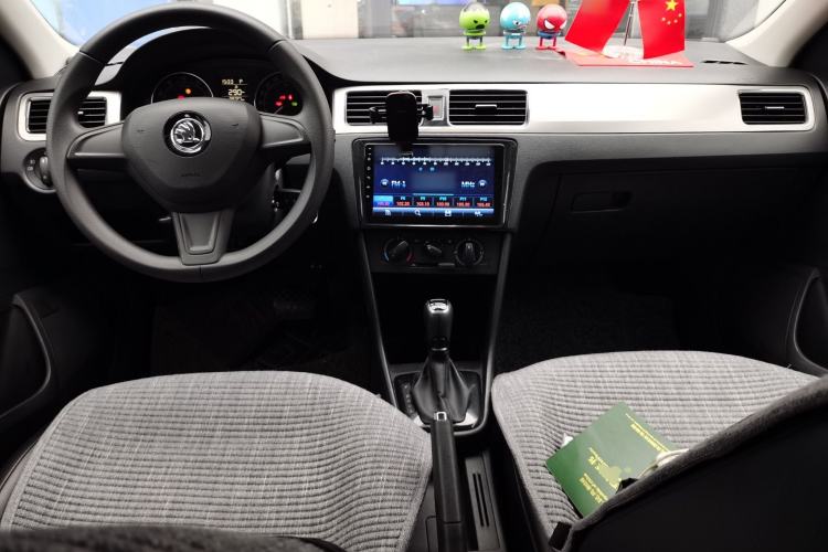 Used Skoda Rapid Spaceback 2014 1.6L Automatic Enjoyment Edition Center Console