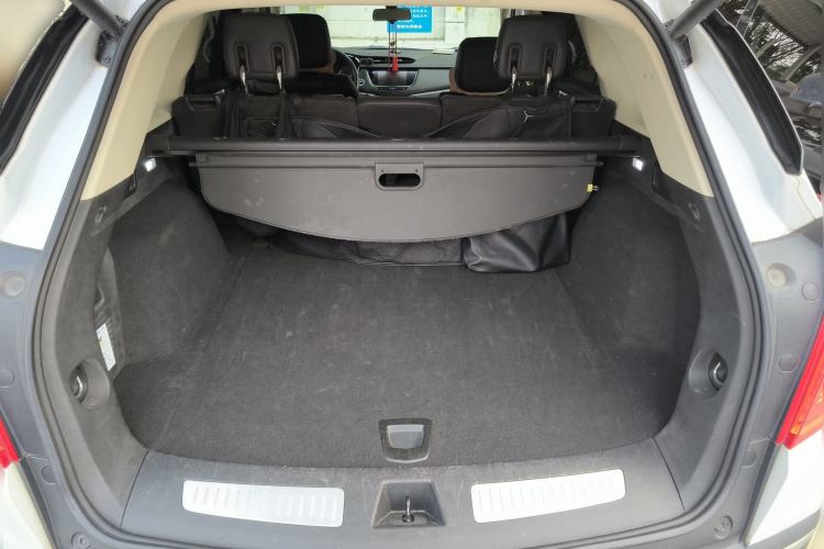 Used Cadillac XT5 2018 25T Luxury Model Trunk