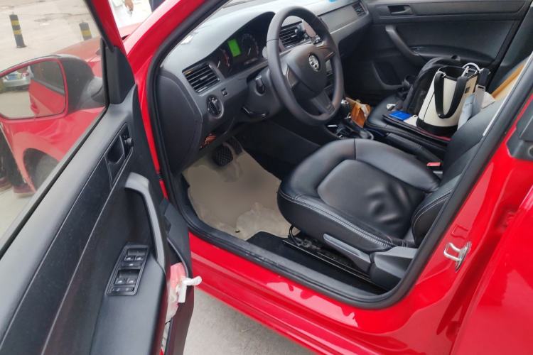 Used Skoda Rapid Spaceback 2014 1.4TSI DSG Enjoyment Edition Driver Seat