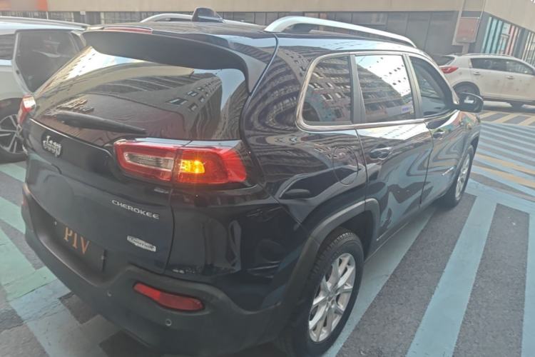 Used Jeep Cherokee 2016 2.0L Superior Edition