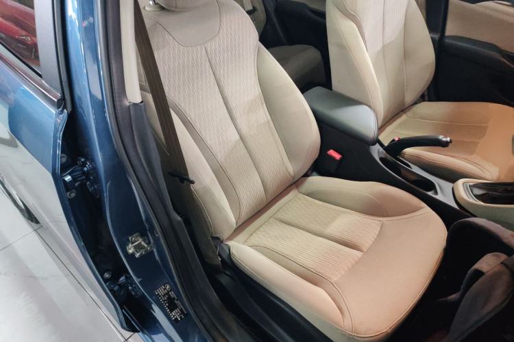 Used Buick GT 2015 15N Automatic Elite Version Right Front Seat