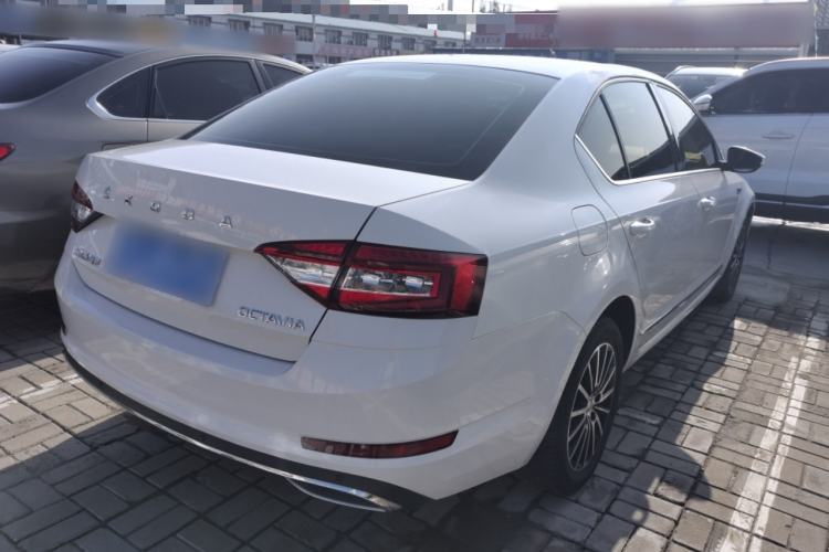 Used Skoda Octavia 2019 1.5L Automatic Smart Drive Luxury Edition China VI Standard Rear Right 45 Deg
