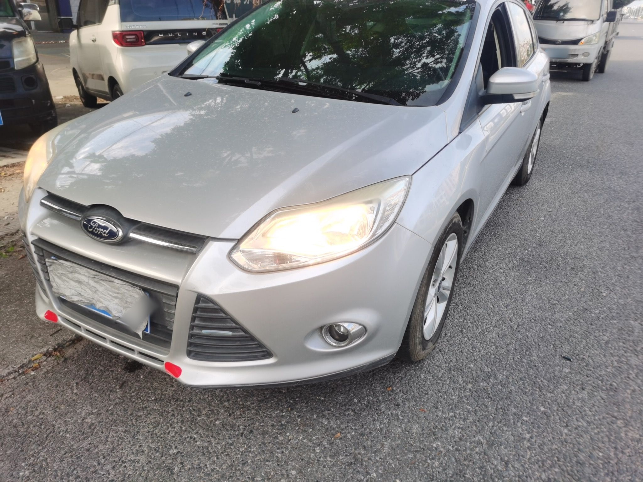 تحت مقدمة السيارة