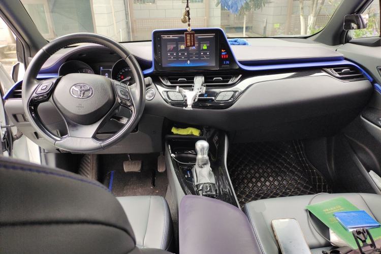 Used Toyota C-HR 2020 2.0L Luxury Edition Center Console