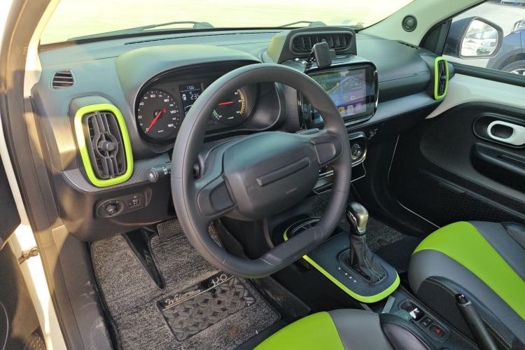 Used Roewe Clever 2021 302 km New Four-Seater Super-Efficient Version Steering Wheel