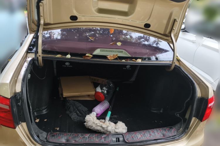 Used Volkswagen Lavida 2013 1.6L Manual Comfort Edition Trunk