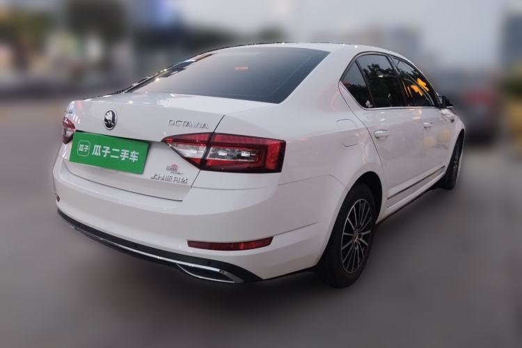 Used Skoda Octavia 2018 1.6L Automatic Luxury Edition Rear Right 45 Deg