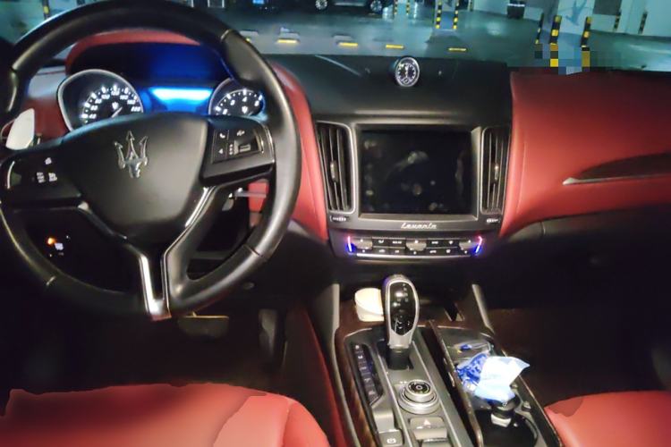 Used Maserati Levante 2016 3.0T Standard Edition Center Console