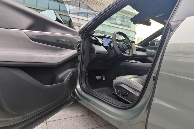 Used Lynk & Co 08 EM-P 2023 220km All-Wheel-Drive Performance Halo Driver Seat