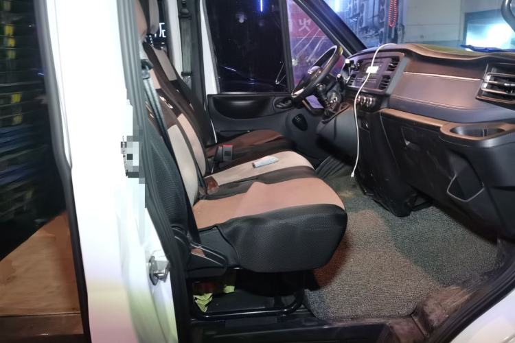 Used JMC Fushun 2025 2.0T 6MT Diesel Short-Wheelbase Mid-Height Commercial Multi-Purpose Passenger Vehicle 5/6 Seats
