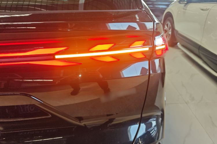 Used Geely Galaxy L7 2025 EM-i 115km Exploration Edition Right Rear Taillight