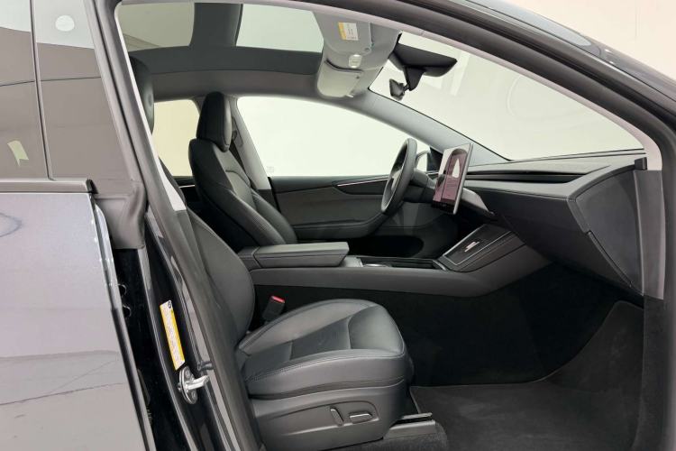 Used Tesla Model Y 2025 Rear-Wheel-Drive Version Right Front Seat