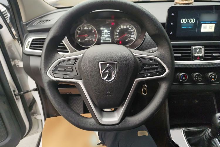 Used Baojun 730 2021 1.5L Manual Fashion Version 7 Seats Steering Wheel