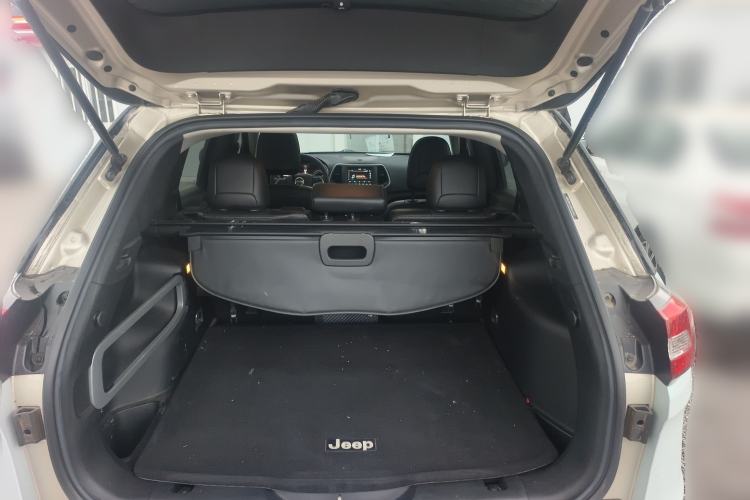 Used Jeep Cherokee 2016 2.4L Professional Smart Version
