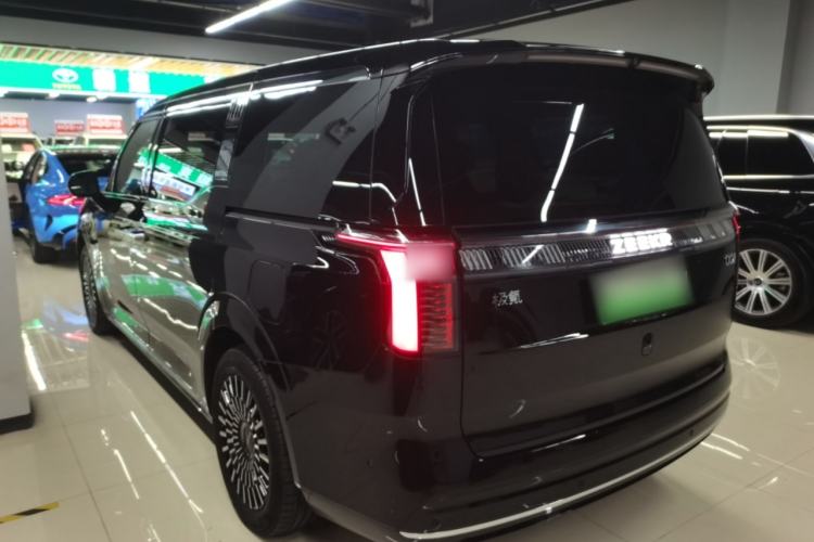 Used Zeekr 009 2024 Six-Seat Executive Version 4WD 108 kWh Exterior 2