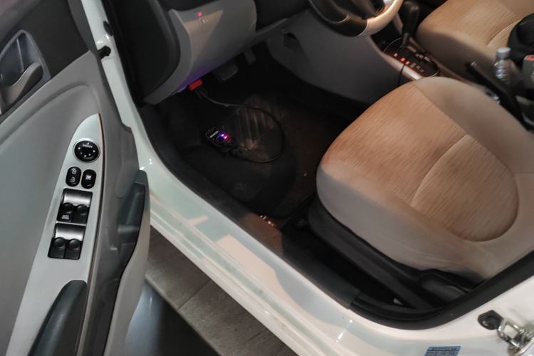 Used Hyundai Verna (older generation) 2014 1.4L Automatic Leading-Edge GLX Driver Seat