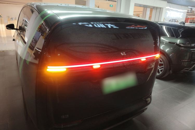 Used Li Auto MEGA 2024 Ultra Model Exterior 4