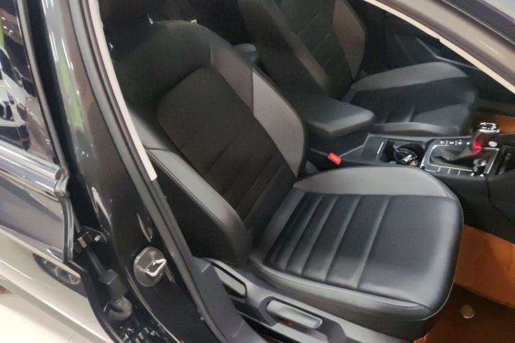 Used Volkswagen Sagitar 2022 280TSI DSG Flyover Edition Right Front Seat