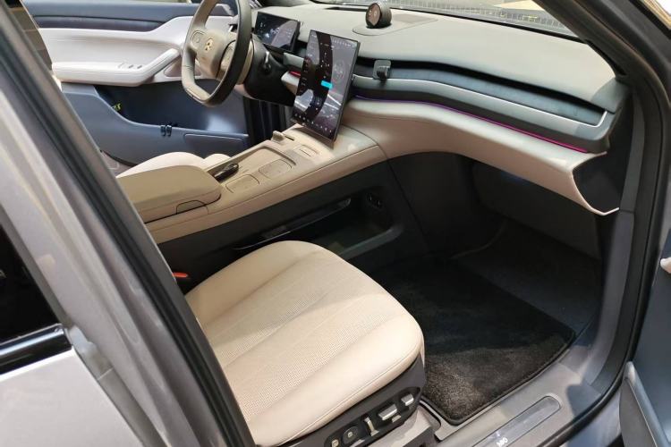 Used Nio ES8 2024 75 kWh Right Front Seat