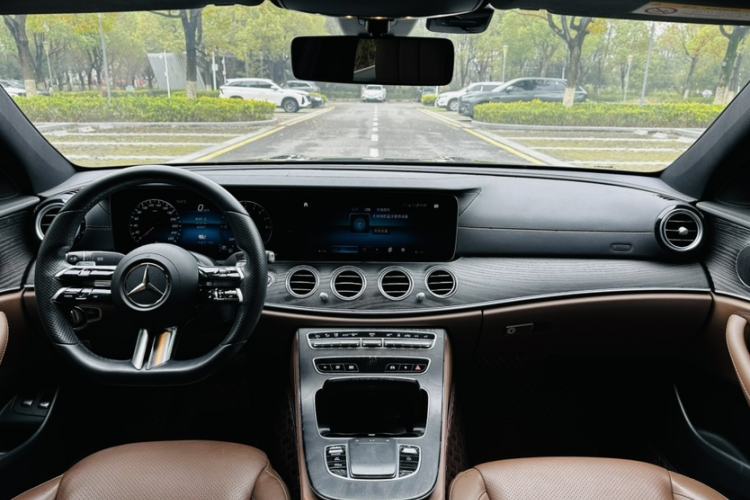 Used Mercedes-Benz E-Class New Energy 2022 Facelift E 350 e L Plug-in Hybrid Sedan Interior 9