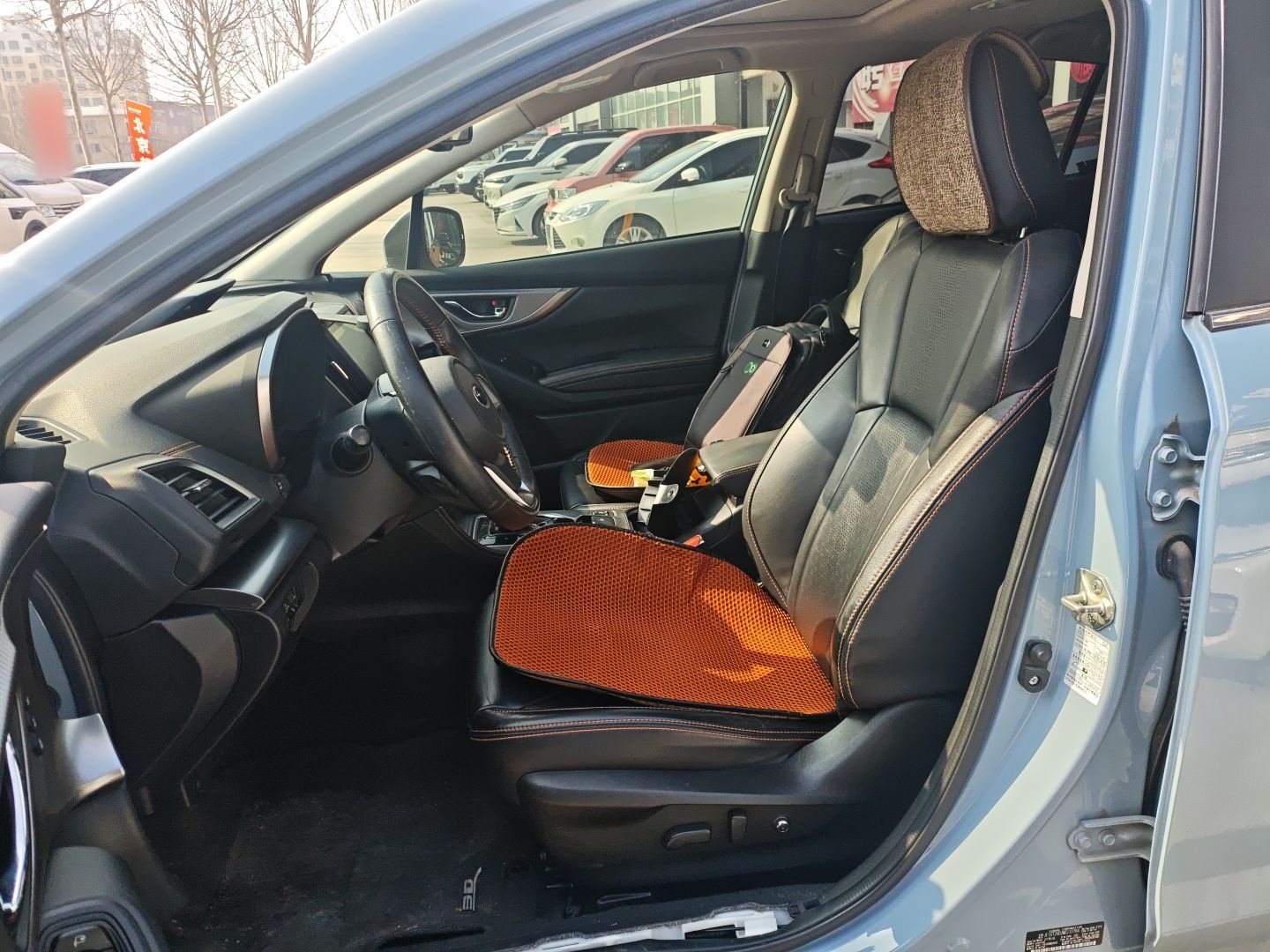 Переднее сиденье в автомобиле