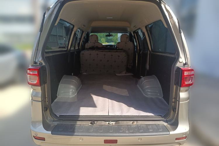 Used FORTHING Lingzhi 2023 M5 1.6L Practical Model 5 Seats Trunk