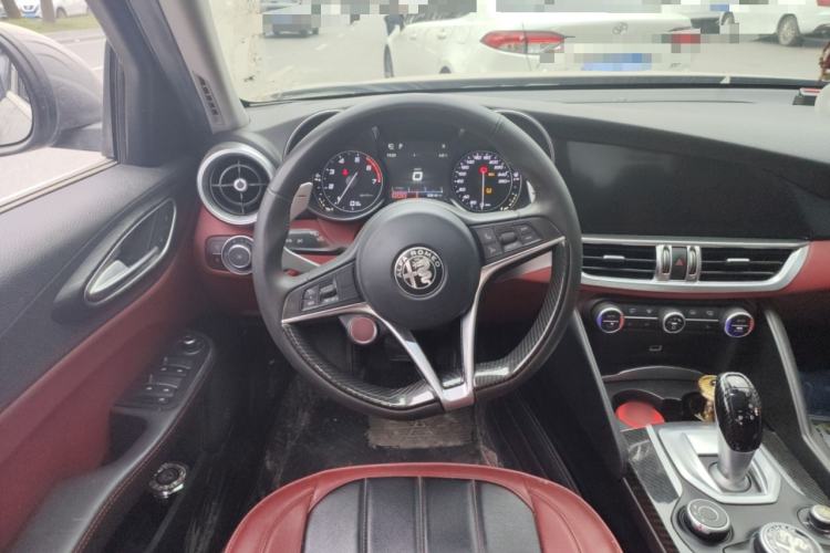 Used Alfa Romeo Giulia 2017 2.0T 280HP Luxury Edition Steering Wheel