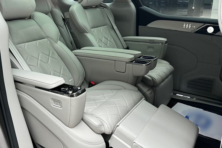 Used Volvo EM90 2025 Ultra Six-Seater