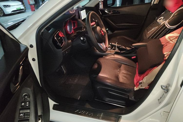 Used Mazda 3 Axela 2016 Sedan 1.5L Automatic Luxury Model