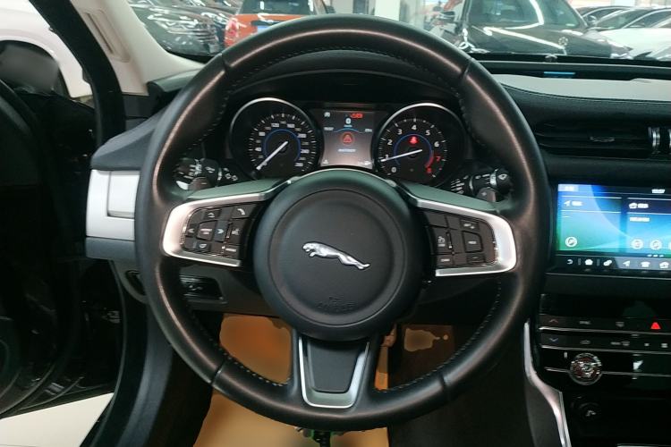 Used Jaguar XFL 2019 XFL 2.0T 200PS Two-Wheel-Drive Luxury Edition Steering Wheel