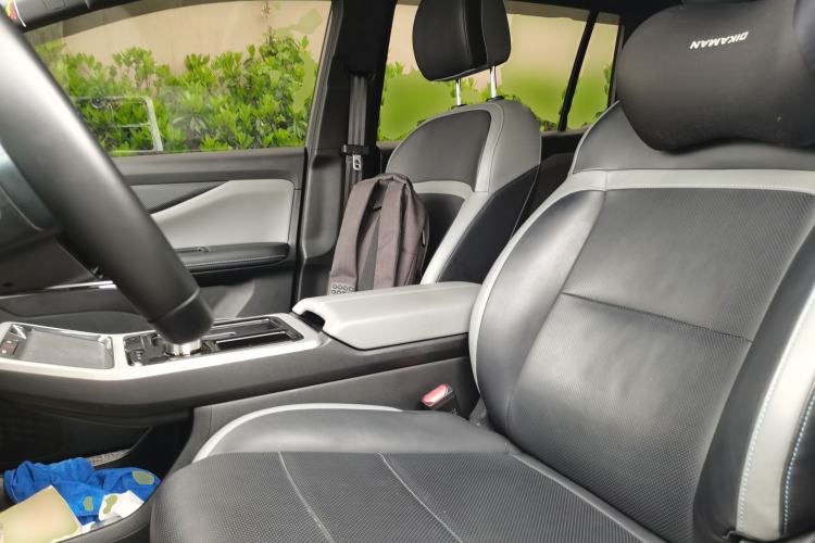 Used Hycan Z03 2022 510 km Range Trendy Cool Version 135 kW 64.23 kWh Left Front Seat