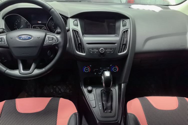 Used Ford Focus 2015 Hatchback EcoBoost 180 Automatic Elite Model Center Console