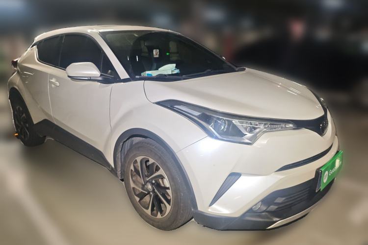 Used Toyota IZOA 2018 2.0L Yichi Edition China V Standard Front Right 45 Deg