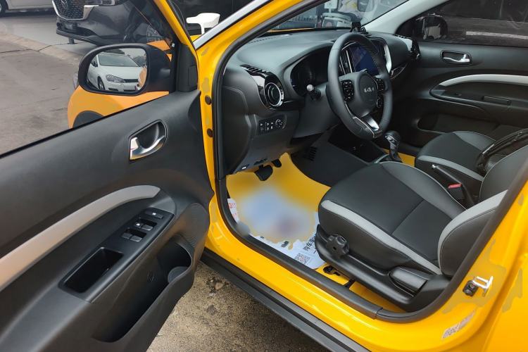 Used Kia kx1 Stonic 2021 1.4L CVT Sunroof Model