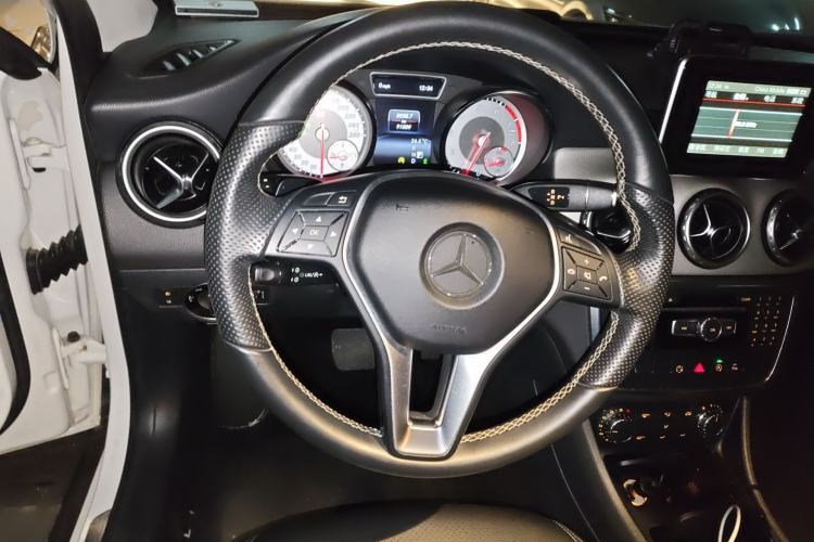 Used Mercedes-Benz GLA 2015 GLA 200 Sport Edition Steering Wheel