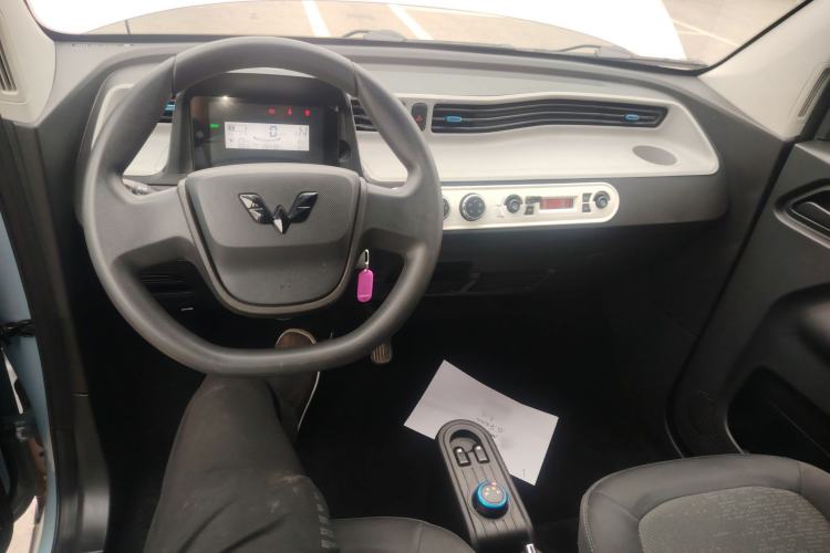 Used Wuling Hongguang MINIEV 2022 Macaron Fashion Model Lithium Iron Phosphate Center Console