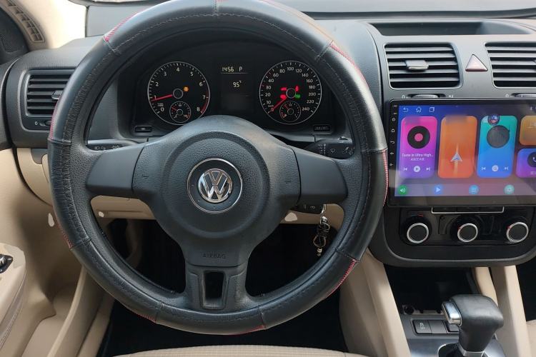 Used Volkswagen Sagitar 2011 1.6L Automatic Comfort Edition Steering Wheel