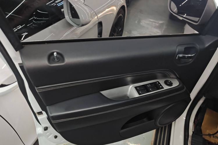 Used Jeep Compass 2014 2.0L two-wheel drive luxury version