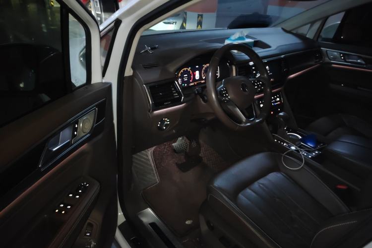 Used Volkswagen Viloran 2020 330TSI Luxury Edition Driver Seat