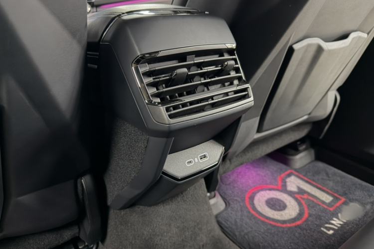 Used Lynk & Co 01 2023 1.5TD EM-F PM Interior 6