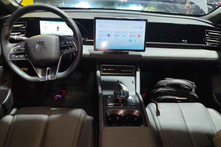 Used BYD Qin L 2024 DM-i 120KM Beyond Model Center Console