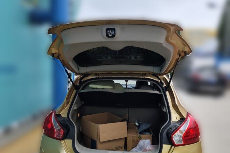 Used Nissan Tiida 2013 1.6L CVT Cool Cafe Edition Trunk