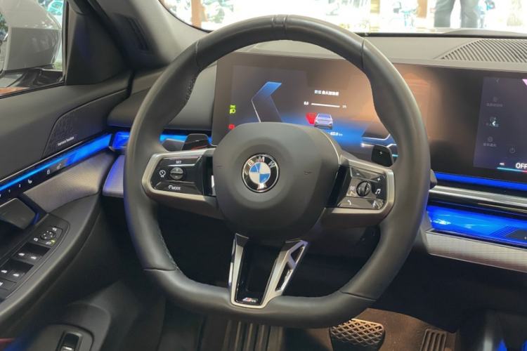 Used BMW 5 Series 2024 525i M Sport Package Interior 7