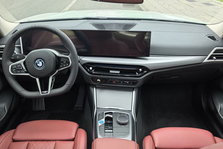 Used BMW i3 2025 eDrive 35 L Interior 4