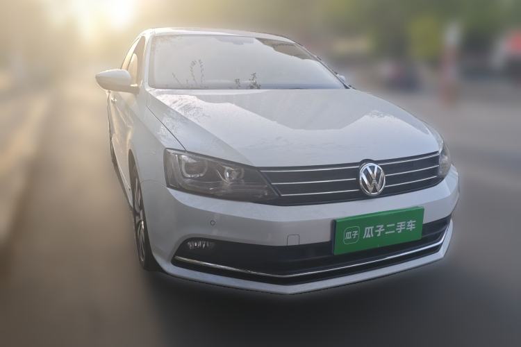 Used Volkswagen Sagitar 2015 230TSI Automatic Luxury Model Front