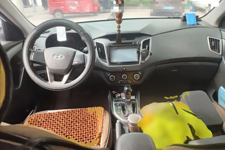 Used Hyundai ix25 2015 1.6L Automatic Two-Wheel Drive Smart GLS Trim Center Console